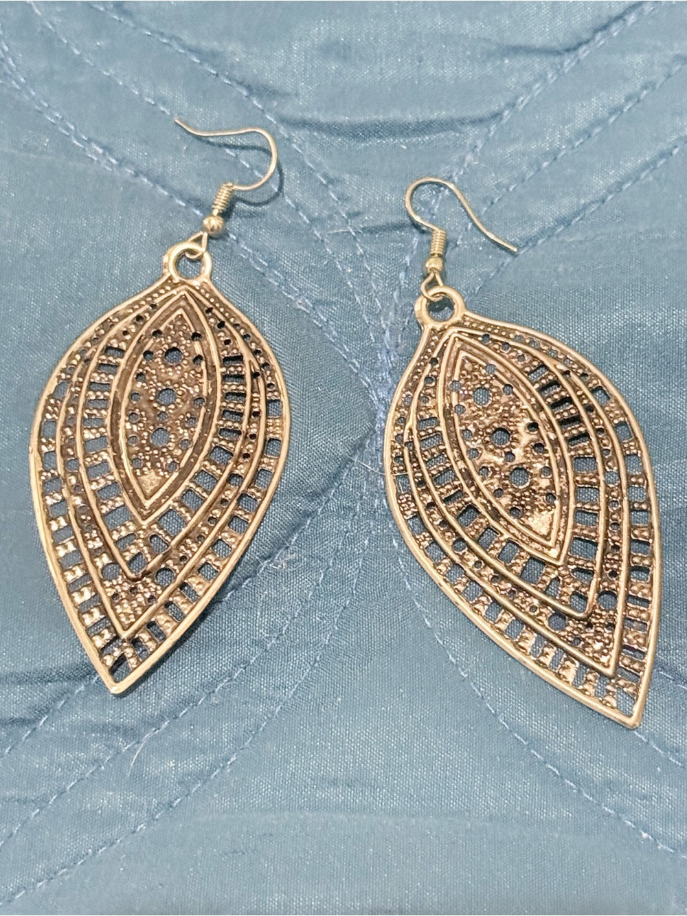 Gold Filigree Leaf Drop Earrings - Elegant Women Jewelry